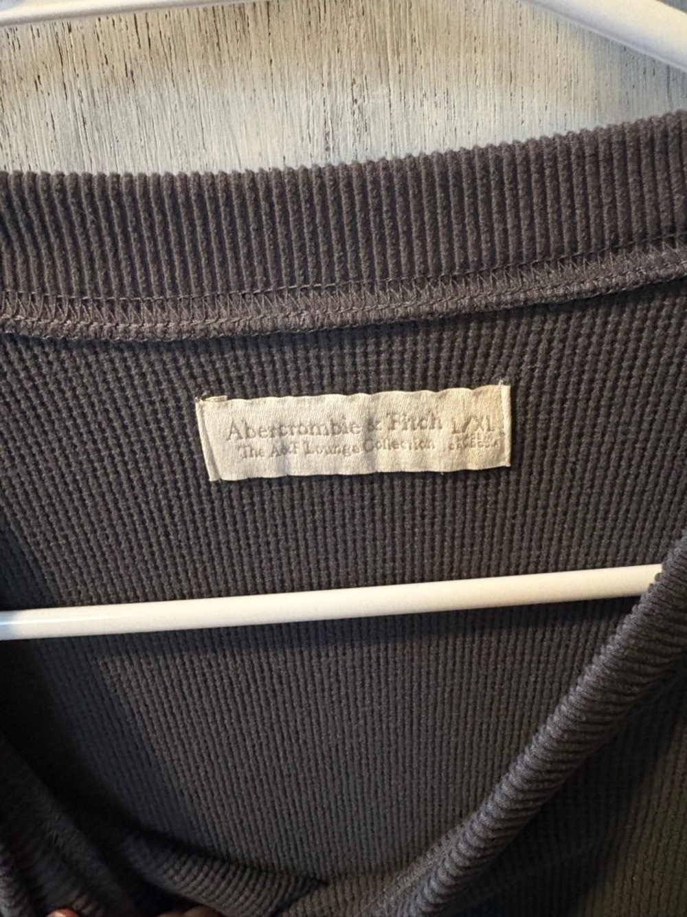 Abercrombie & Fitch Cream Sweatshirt L/XL - Picture 2 of 3